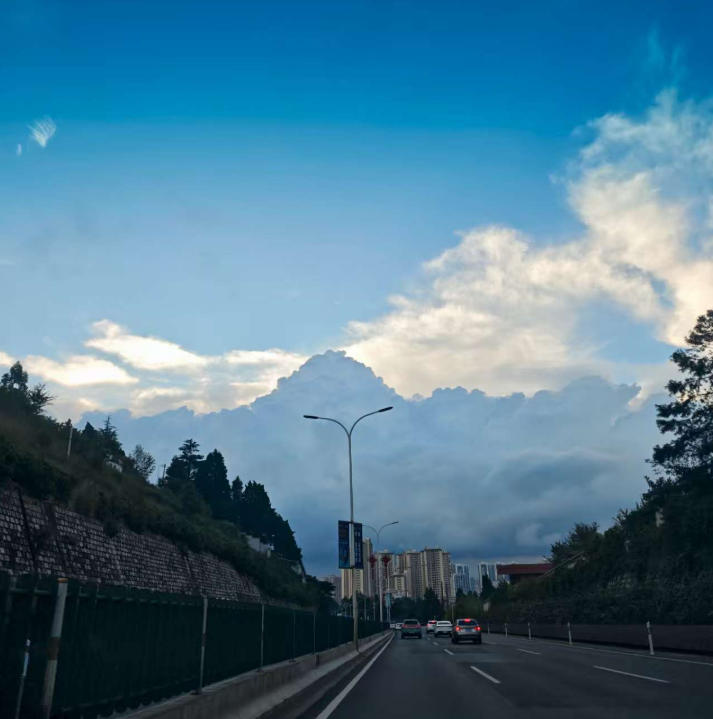 人生的面，见一面少一面。